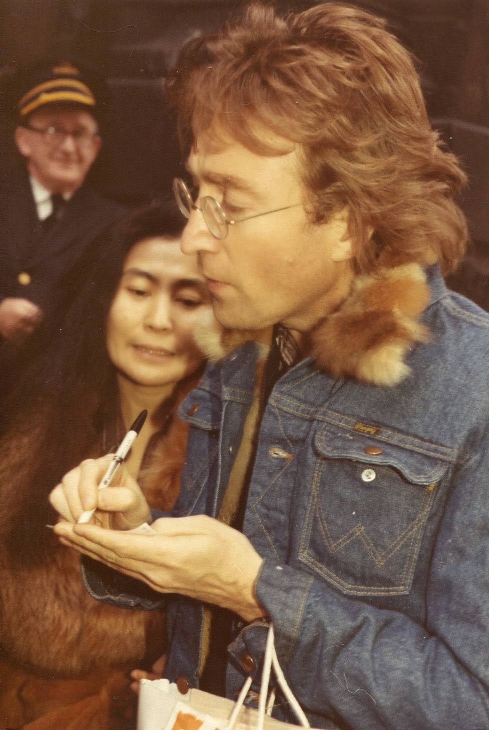 70年代にファンが撮影したジョン・レノンの素晴らしいスナップ写真80枚